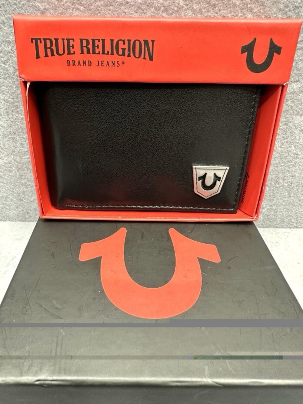 True Religion Mens Genuine Leather Wallet Bi-Fold Black Silver Logo RFID NIB